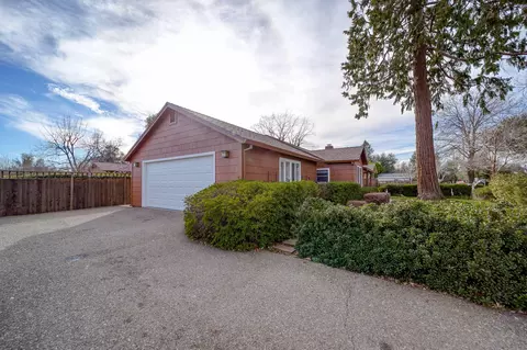 1051 Dusty Ln, Redding, CA 96002 photo 4