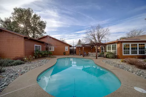 1051 Dusty Ln, Redding, CA 96002 photo 5