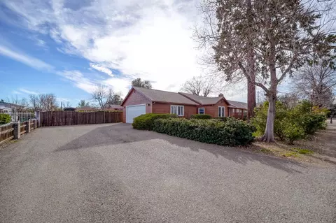 1051 Dusty Ln, Redding, CA 96002 photo 2