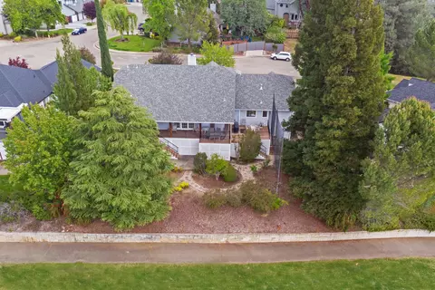6024 Gleneagles Ct, Redding, CA 96003 photo 3