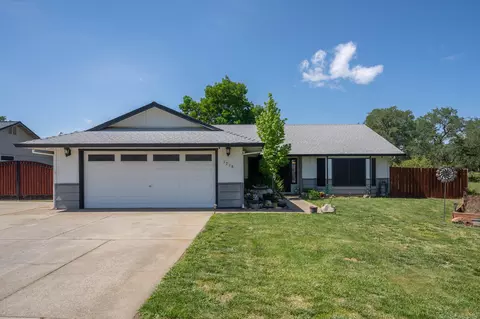 1718 Sterling Dr, Redding, CA 96003 photo 2