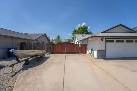 1718 Sterling Dr, Redding, CA 96003 photo 5
