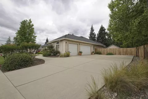 4362 Yellowstone Dr, Redding, CA 96002 photo 1