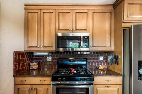 1527 Riverside Dr, Redding, CA 96001 photo 13