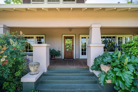1527 Riverside Dr, Redding, CA 96001 photo 4
