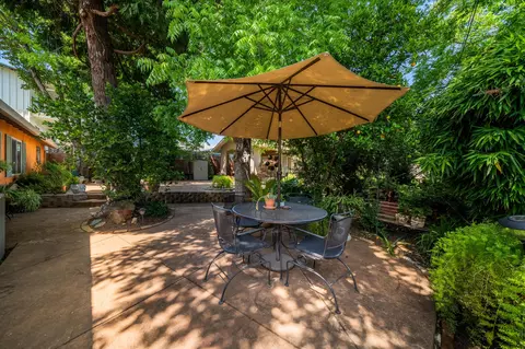 1527 Riverside Dr, Redding, CA 96001 photo 38