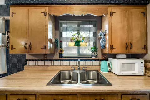 1527 Riverside Dr, Redding, CA 96001 photo 46