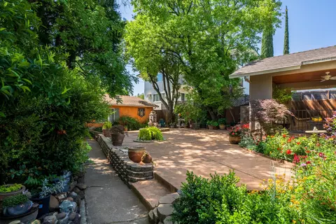 1527 Riverside Dr, Redding, CA 96001 photo 37