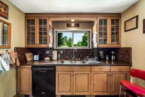 1527 Riverside Dr, Redding, CA 96001 photo 12