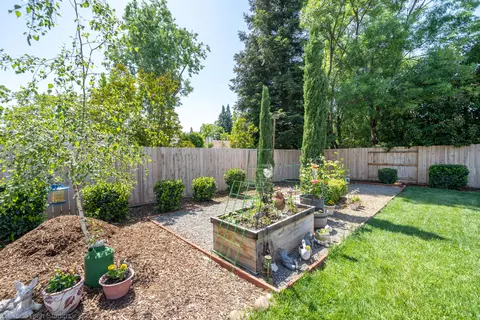 1942 Catherine Way, Redding, CA 96002 photo 18