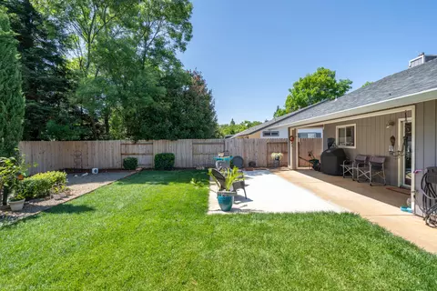 1942 Catherine Way, Redding, CA 96002 photo 15