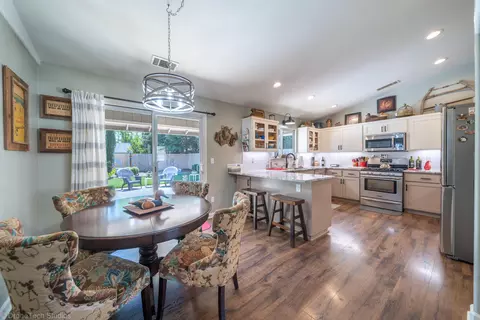 1942 Catherine Way, Redding, CA 96002 photo 3