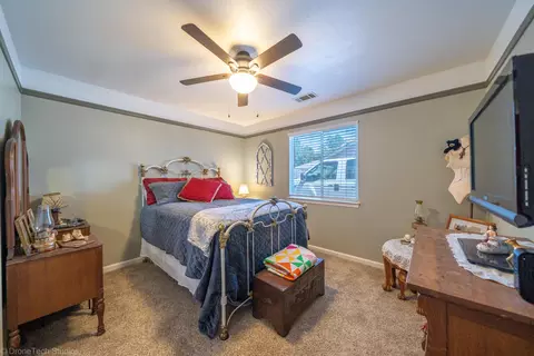 1942 Catherine Way, Redding, CA 96002 photo 11
