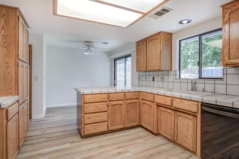 5950 Mountain View Dr, Redding, CA 96003 photo 11