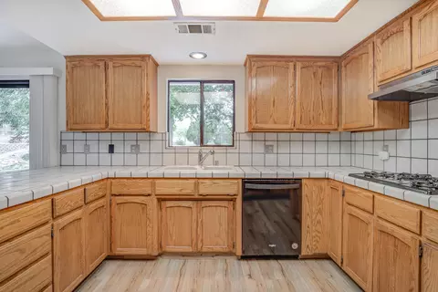 5950 Mountain View Dr, Redding, CA 96003 photo 12