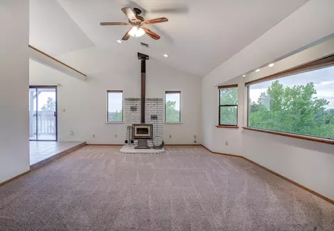 5950 Mountain View Dr, Redding, CA 96003 photo 5