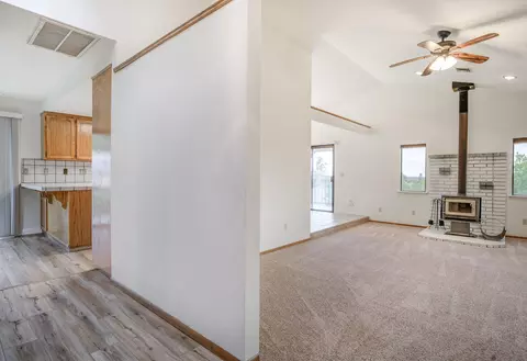 5950 Mountain View Dr, Redding, CA 96003 photo 4
