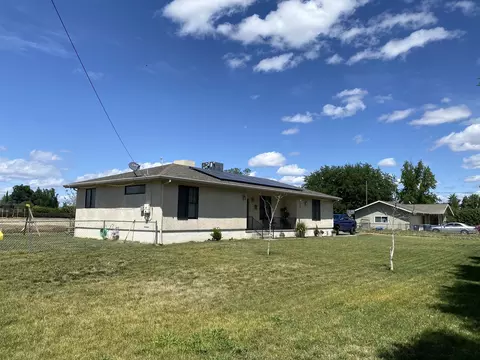 520 Kaer Ave, Red Bluff, CA 96080 photo 2