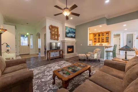 1222 Bonhurst Dr, Redding, CA 96003 photo 2
