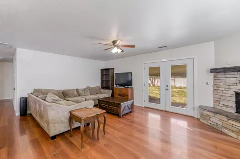 3733 Canterbury Dr, Redding, CA 96002 photo 28