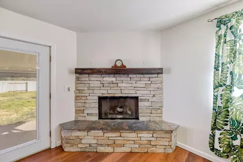 3733 Canterbury Dr, Redding, CA 96002 photo 5
