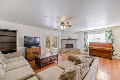 3733 Canterbury Dr, Redding, CA 96002 photo 26