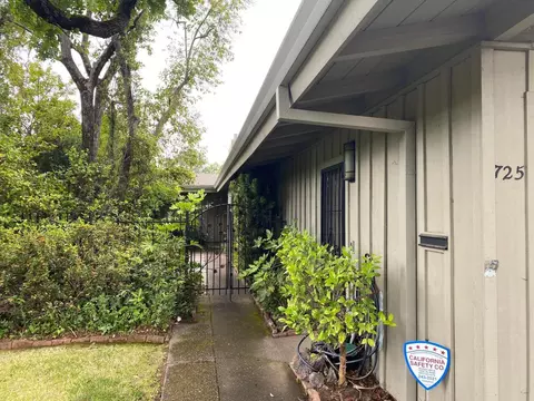 725 Lincoln St, Redding, CA 96001 photo 1