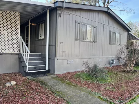 4265 Hiawatha Ln, Redding, CA 96003 photo 2