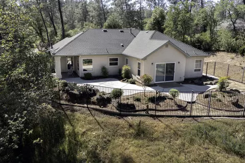 10313 White Star Rd, Redding, CA 96001 photo 5