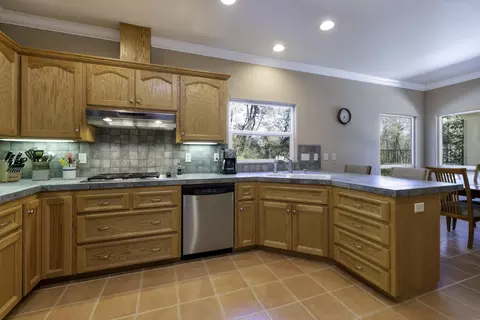 10313 White Star Rd, Redding, CA 96001 photo 11