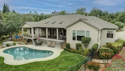 837 Palatine Ct, Redding, CA 96001 photo 2