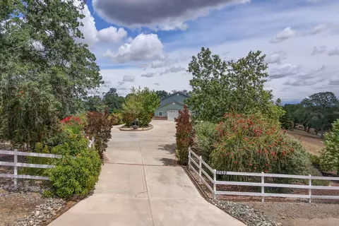 20530 The Oaks Dr, Red Bluff, CA 96080 photo 2