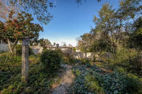 825 Overhill Dr, Redding, CA 96001 photo 86