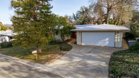 825 Overhill Dr, Redding, CA 96001 photo 1