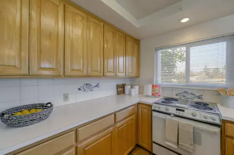 825 Overhill Dr, Redding, CA 96001 photo 49