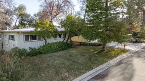 825 Overhill Dr, Redding, CA 96001 photo 27