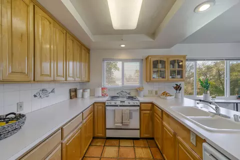 825 Overhill Dr, Redding, CA 96001 photo 48