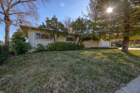 825 Overhill Dr, Redding, CA 96001 photo 24