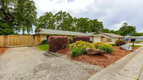 3825 Riverview Dr, Redding, CA 96001 photo 2