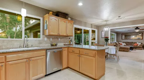 3825 Riverview Dr, Redding, CA 96001 photo 17