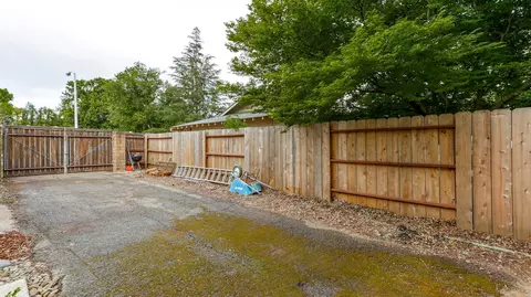 3825 Riverview Dr, Redding, CA 96001 photo 42