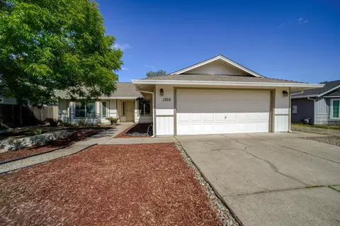1765 Sterling Dr, Redding, CA 96003 photo 2