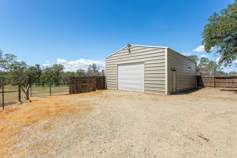 9558 Winegar Rd, Redding, CA 96003 photo 2