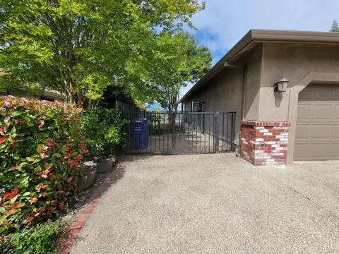 280 Ironwood Ln, Redding, CA 96003 photo 5