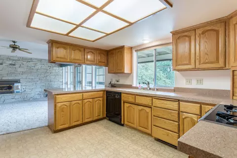 1080 Henry Moore Ln, Redding, CA 96003 photo 13
