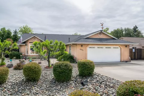 4575 Cerro Ln, Redding, CA 96001 photo 1