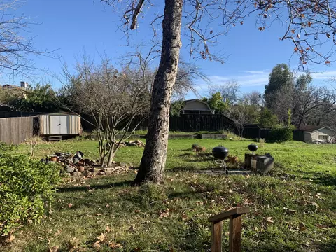 3665 Navajo Ct, Redding, CA 96001 photo 2