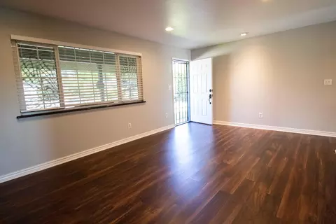 5177 Debbie Ln, Redding, CA 96002 photo 2