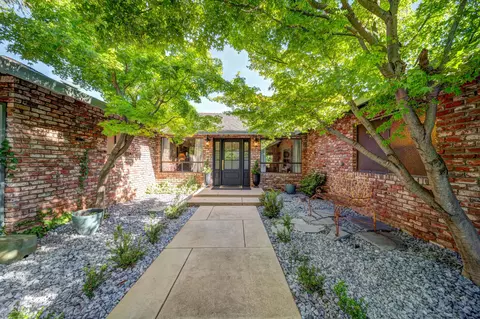 513 Royal Oaks Dr, Redding, CA 96001 photo 2