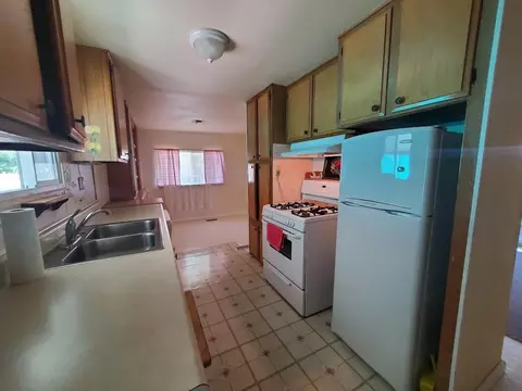 4557 White River Dr, Redding, CA 96003 photo 11